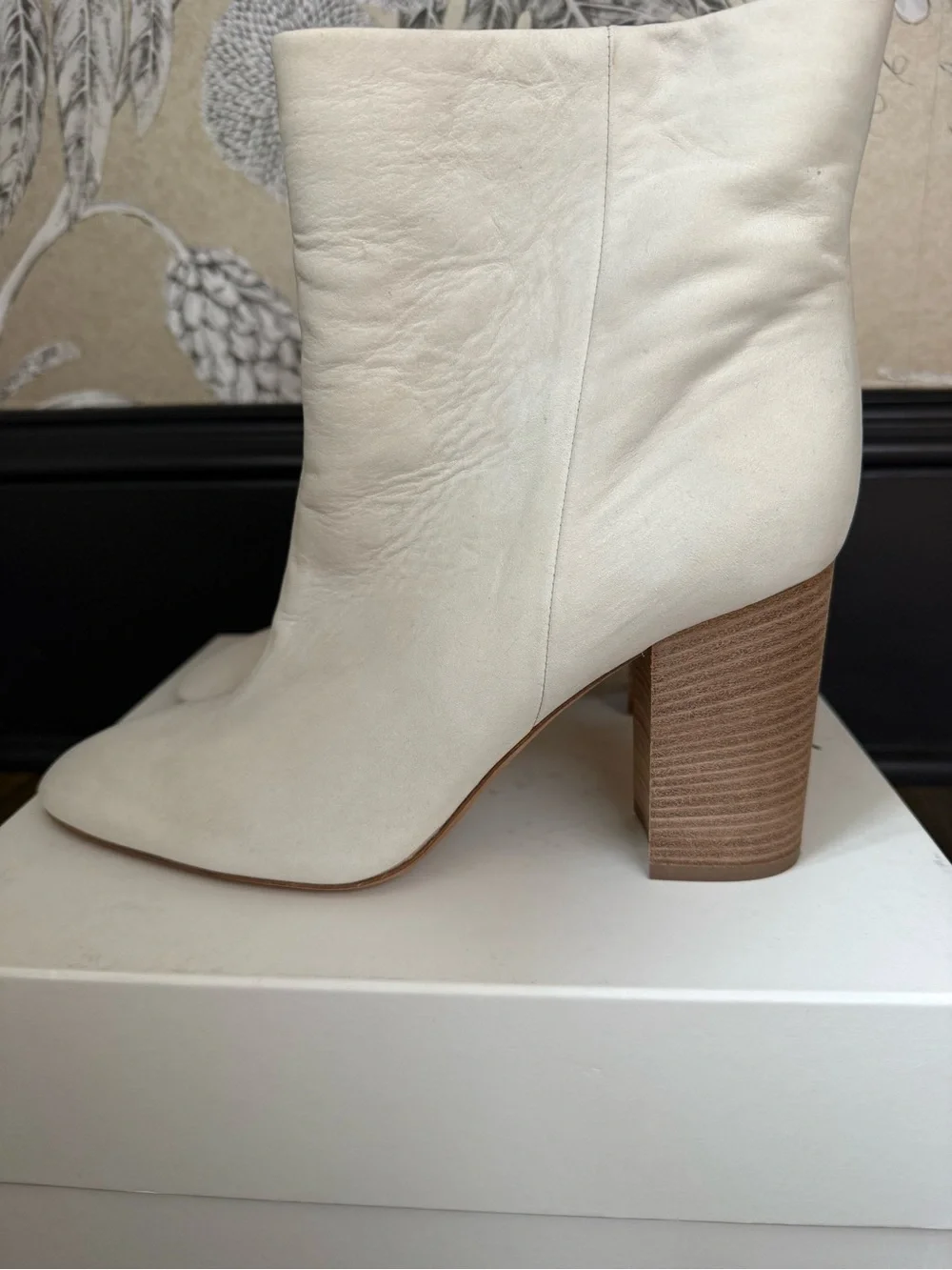 Vince Women’s Horchata Bootie in Felton Size 11 w box